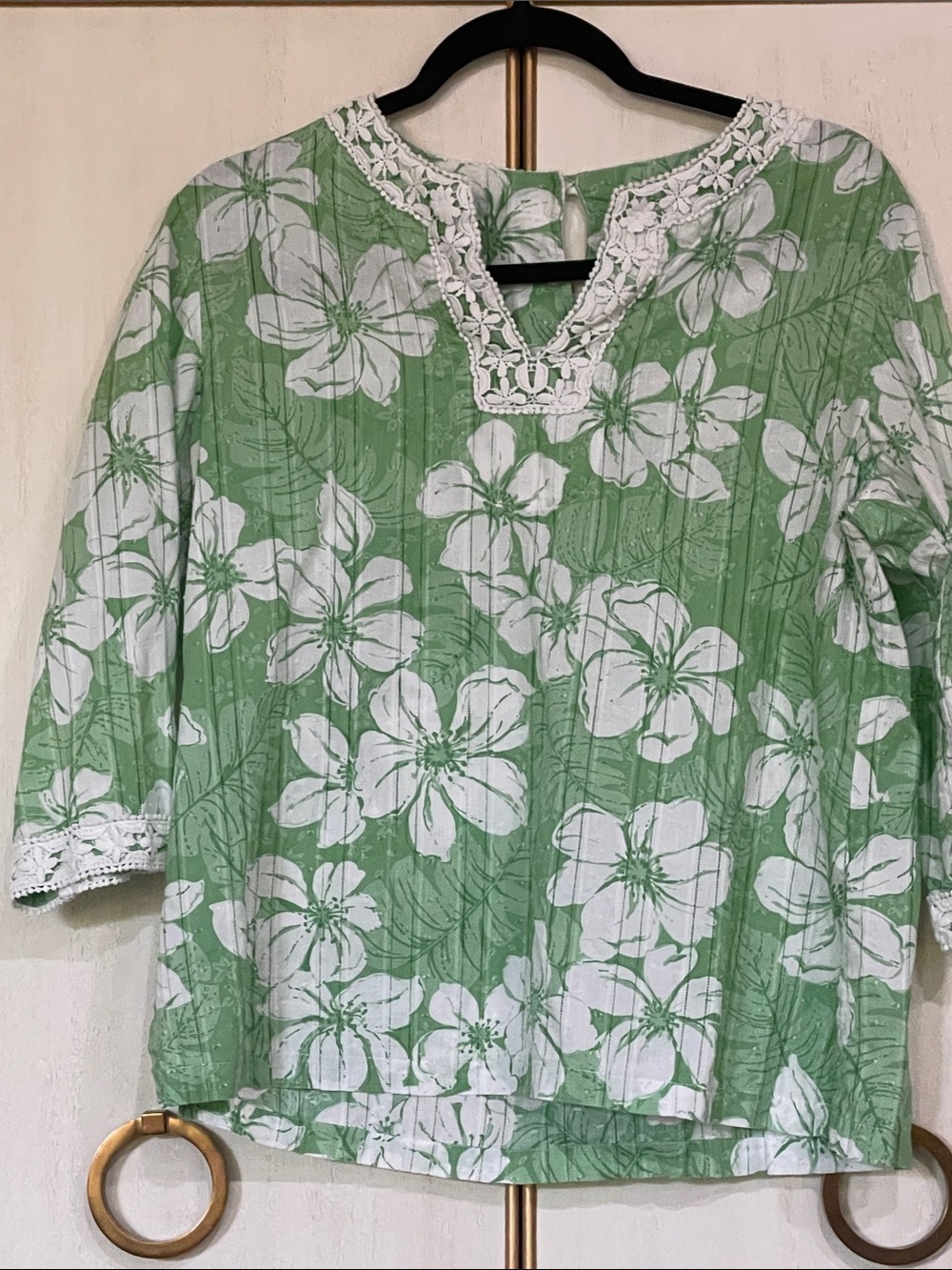 Alfred Dunner Green and White Floral Crochet-Trim Tunic Top